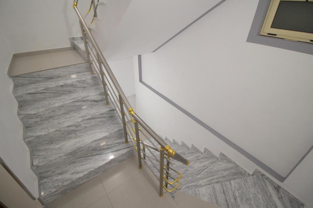 Doka Center Apartments Sarandë エクステリア 写真