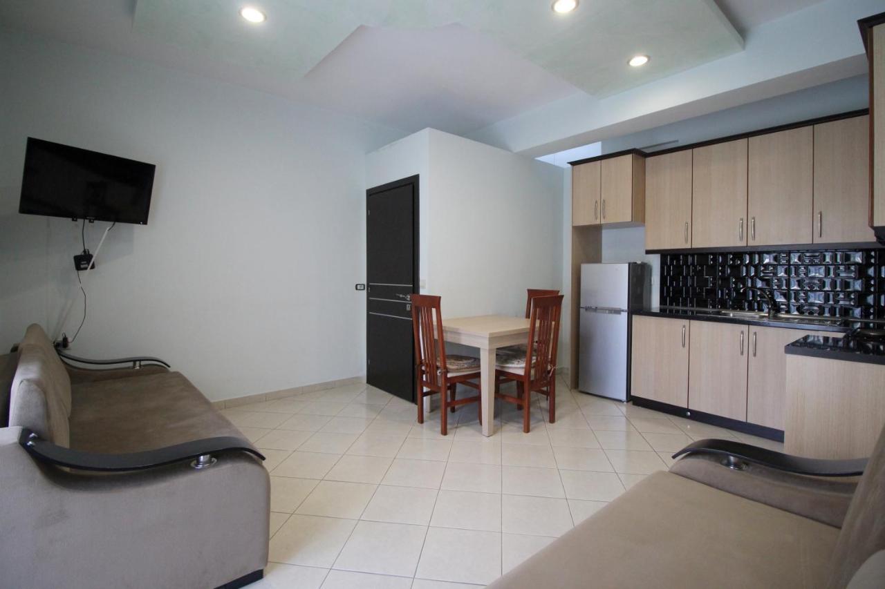 Doka Center Apartments Sarandë エクステリア 写真
