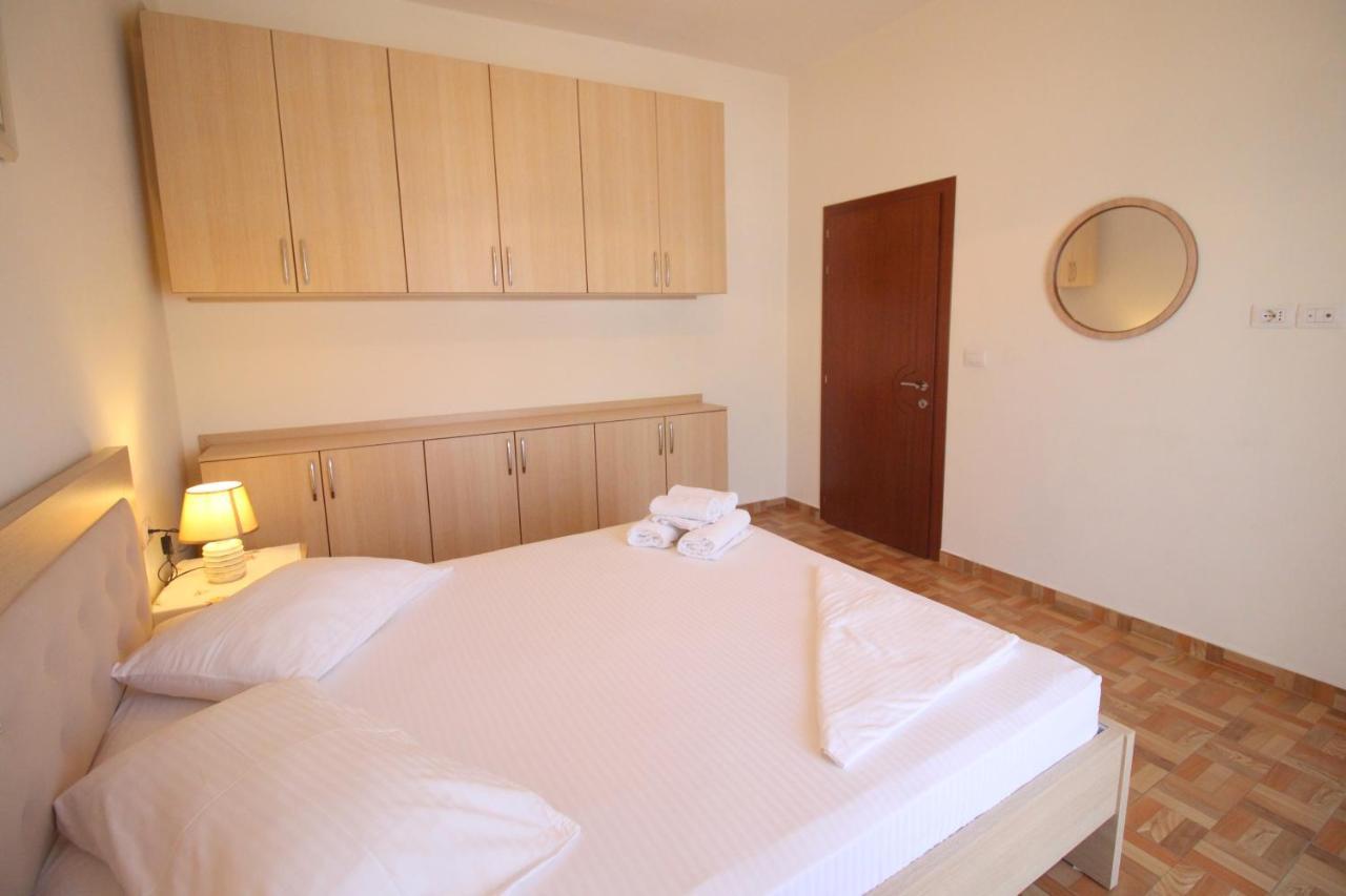Doka Center Apartments Sarandë エクステリア 写真