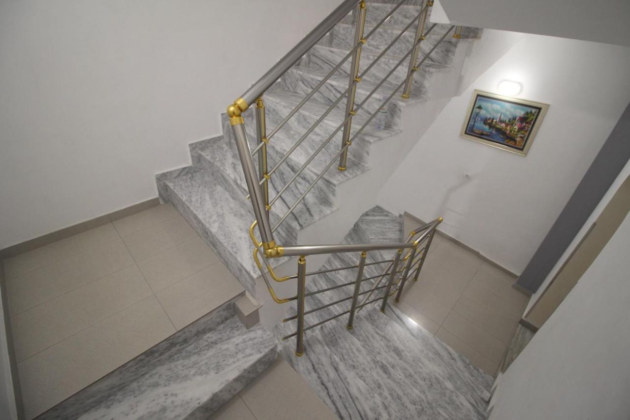 Doka Center Apartments Sarandë エクステリア 写真