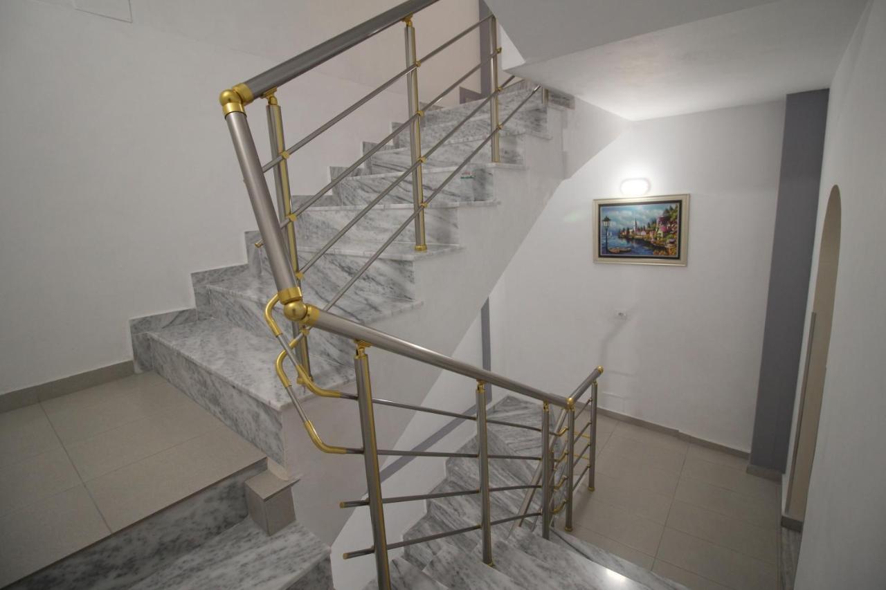 Doka Center Apartments Sarandë エクステリア 写真